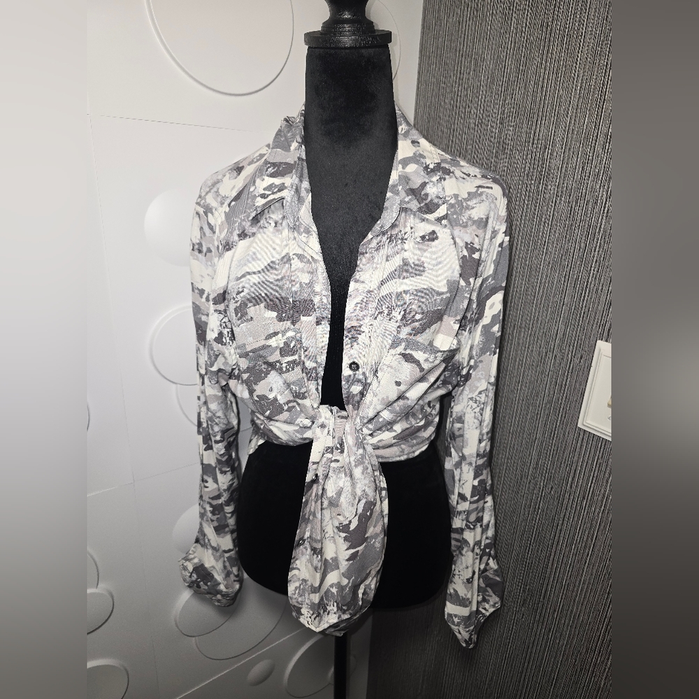 NWOT gray camouflage shirt. Never Worn